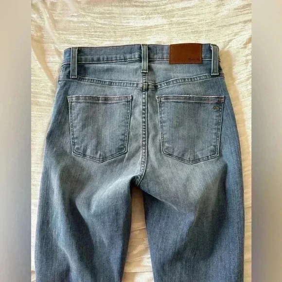Madewell 9" High-Rise Skinny Jeans in Ontario Wash: Distressed-Hem Edition - Picture 8 of 12